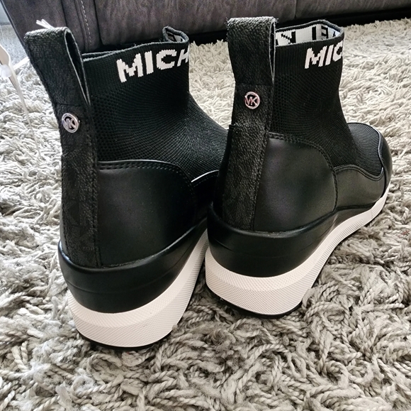 Michael Kors Sneakers - Picture 2 of 2